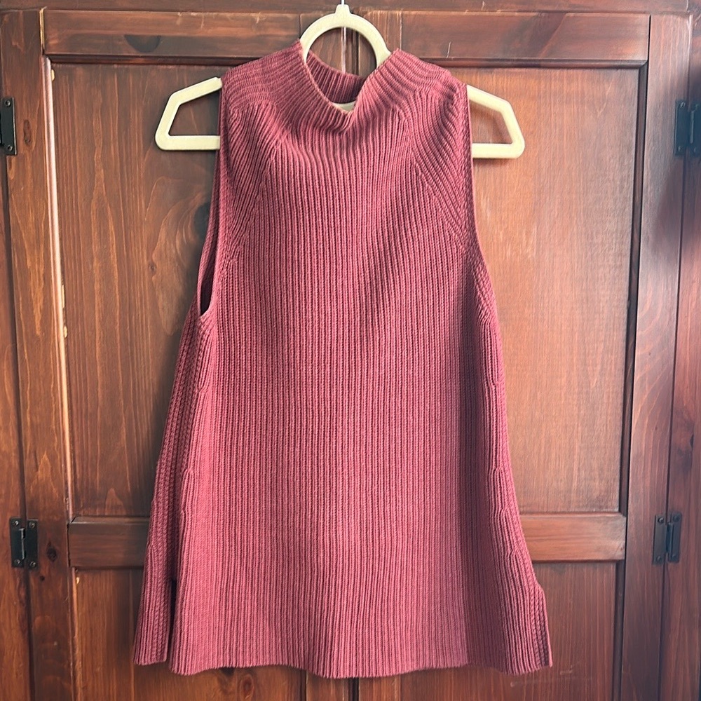 ARTISAN NY SLEEVELESS RIBBED MOCK NEXK KNIT SWEATER